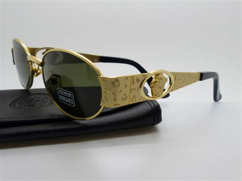 Lunettes de soleil homme Versace .